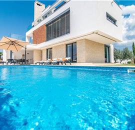 4 bedroom villa with pool near Pula, sleeps 8